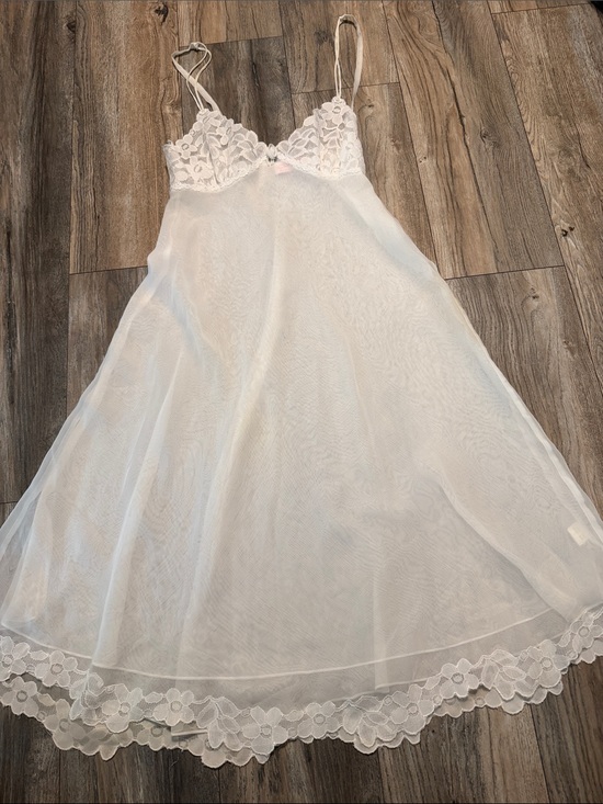 Oscar de la Renta Other - Oscar de la Renta Pink Label White Slip with Pink Logo